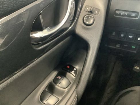 Used 2020 Nissan Rogue SV AWD/4WD image 25