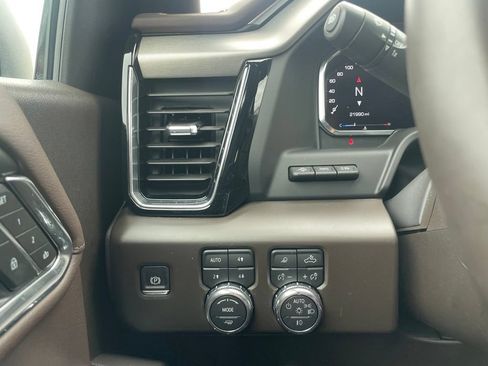 Used 2026 GMC Sierra 1500 Denali w/ Technology Package AWD/4WD image 12