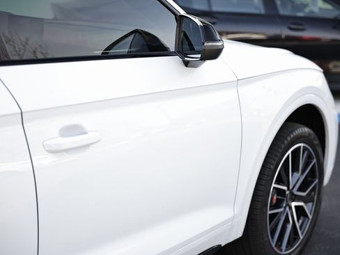 Used 2024 Audi SQ5 Premium Plus w/ Premium Plus Package image 8