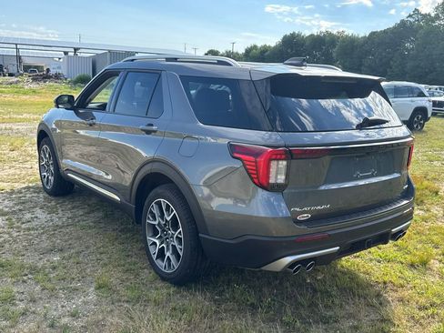 Used 2025 Ford Explorer Platinum w/ Ultimate Package AWD/4WD image 5