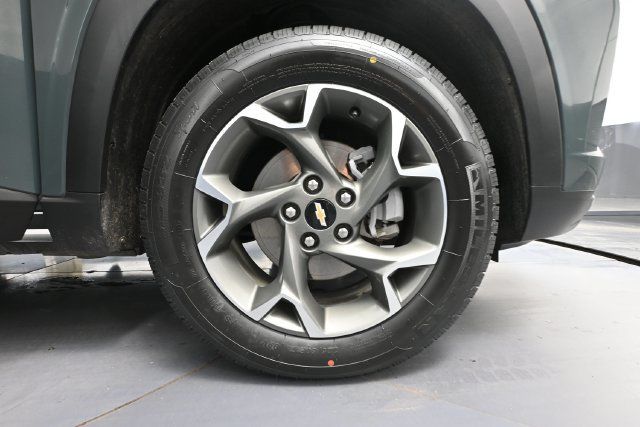 Used 2025 Chevrolet Trax LT w/ Driver Confidence Package FWD image 12