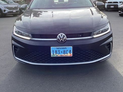 Used 2025 Volkswagen Jetta S image 4