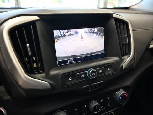 Used 2024 GMC Terrain SLE w/ Driver Convenience Package FWD image 14