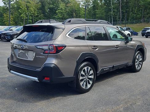 Used 2023 Subaru Outback Limited AWD/4WD image 2