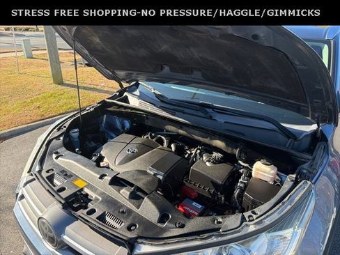 Used 2019 Toyota Highlander XLE image 11