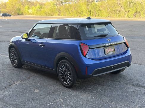 Used 2025 MINI Cooper 2-Door Hardtop FWD image 5