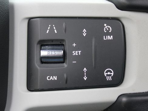 Used 2024 Land Rover Defender 110 S image 21