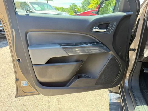Used 2017 Chevrolet Colorado Z71 AWD/4WD image 9