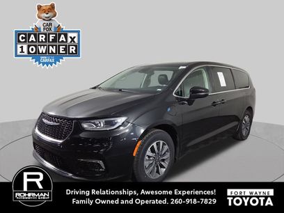 Used 2023 Chrysler Pacifica Touring-L