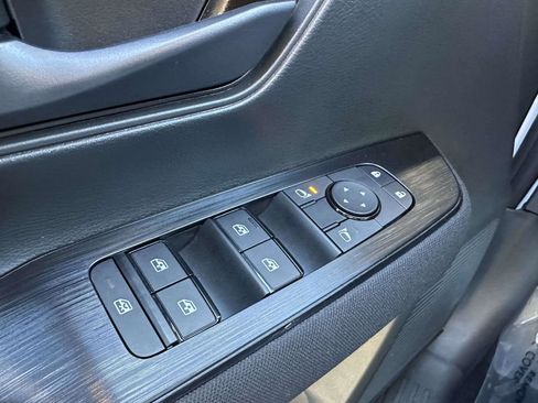 Used 2025 Nissan Kicks S image 31