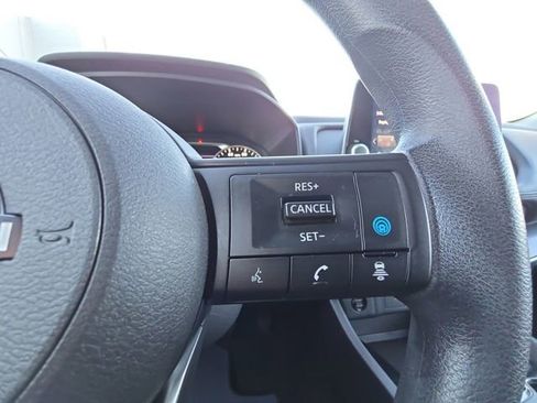 Used 2024 Nissan Rogue SV image 12