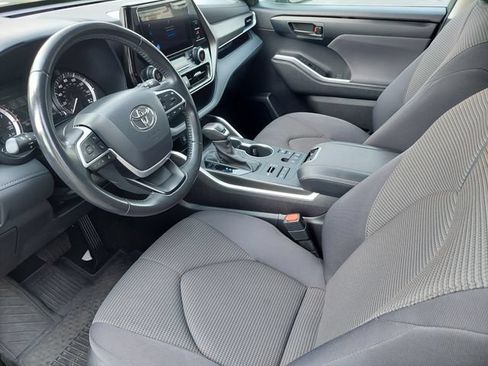 Used 2023 Toyota Highlander LE AWD/4WD image 21