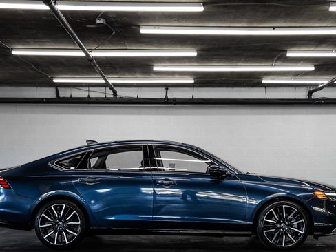 Used 2023 Honda Accord Touring image 6