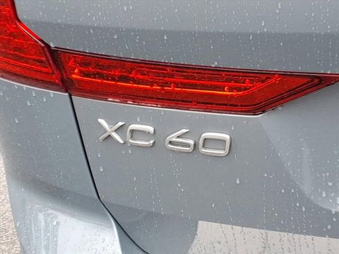 Certified 2023 Volvo XC60 B5 Plus w/ Climate Package image 5