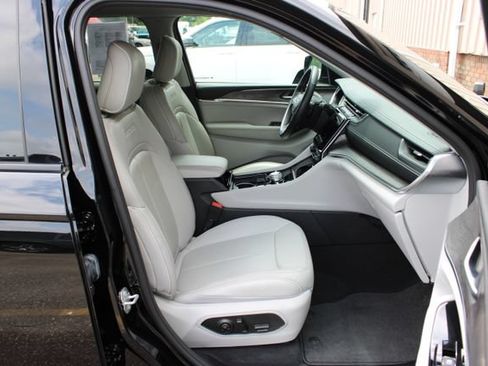 Used 2022 Jeep Grand Cherokee Overland AWD/4WD image 46