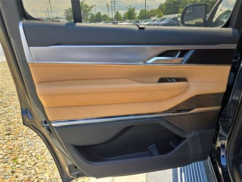 Used 2023 Jeep Grand Wagoneer Series III AWD/4WD image 14
