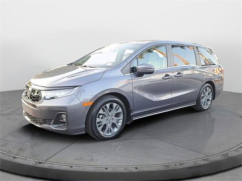 Certified 2025 Honda Odyssey Touring image 3