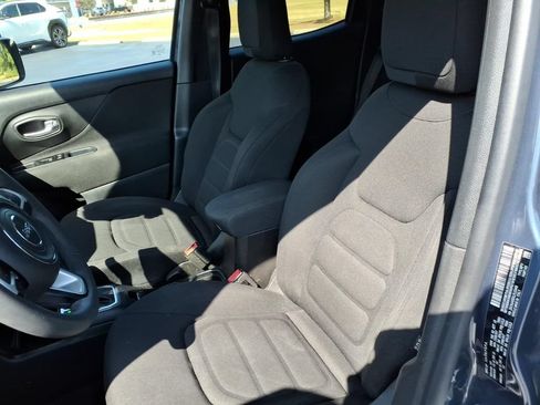 Used 2020 Jeep Renegade Latitude w/ Popular Equipment Group FWD image 14