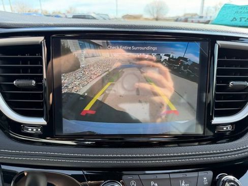 New 2026 Chrysler Pacifica Select image 23