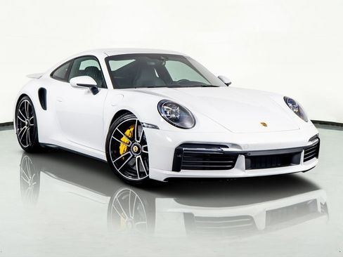 Used 2022 Porsche 911 Turbo S image 4