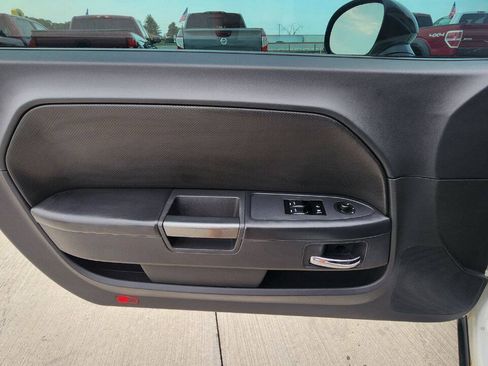 Used 2011 Dodge Challenger RWD image 10