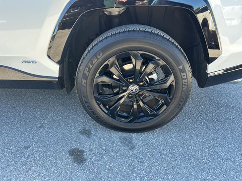 Used 2024 Toyota RAV4 SE image 13