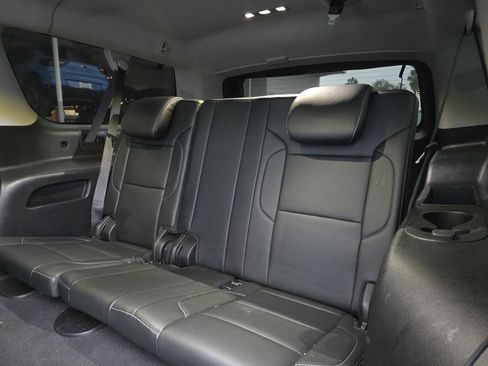 Used 2019 Chevrolet Suburban LT image 10