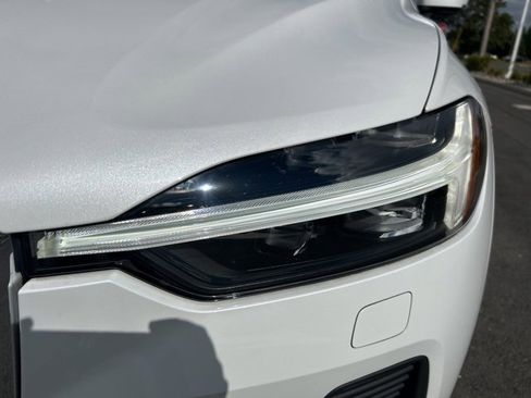 Certified 2022 Volvo XC60 B5 Momentum w/ Climate Package image 8