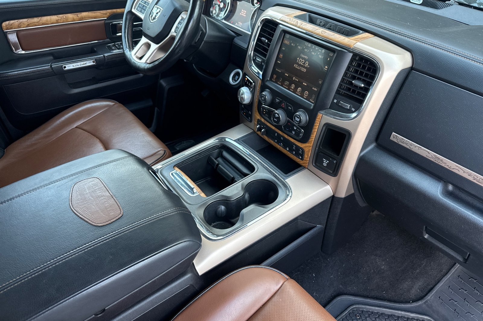 Used 2016 RAM 1500 Laramie Longhorn w/ Convenience Group AWD/4WD image 17