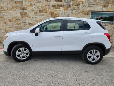 Used 2016 Chevrolet Trax LS FWD image 1