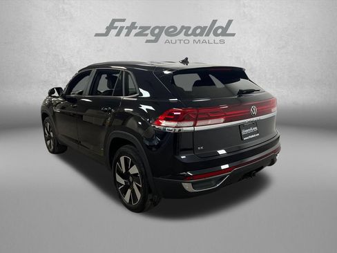 Used 2024 Volkswagen Atlas Cross Sport SE FWD image 3