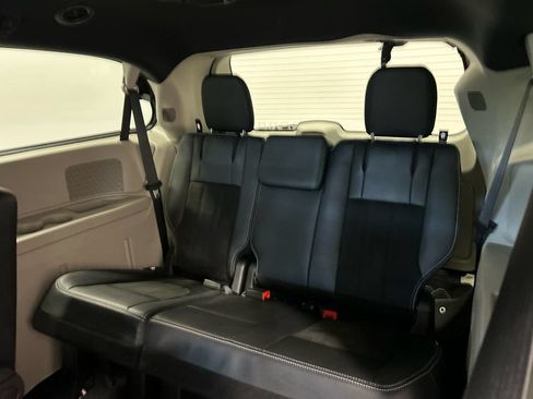Used 2020 Dodge Grand Caravan SXT w/ Driver Convenience Group FWD image 33