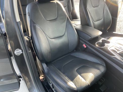 Used 2017 Ford Edge Titanium FWD image 36