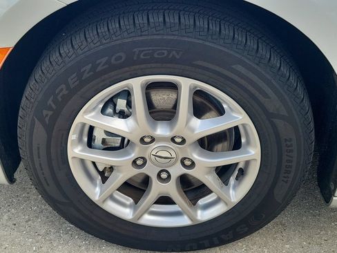 Used 2024 Chrysler Pacifica Touring-L FWD image 7