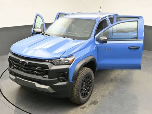 Used 2025 Chevrolet Colorado Trail Boss AWD/4WD image 46