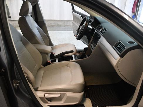 Used 2012 Volkswagen Passat 2.5 SE FWD image 28