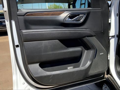 Used 2023 Chevrolet Suburban Premier image 21