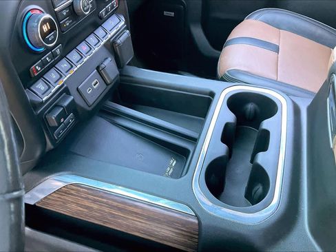 Used 2022 Chevrolet Silverado 2500 High Country w/ Technology Package image 16