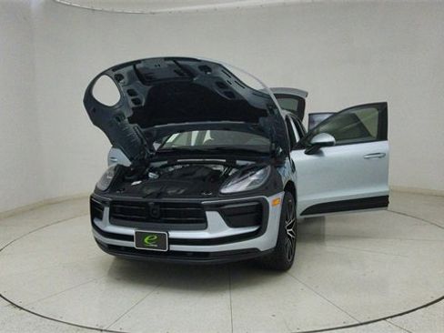 Used 2024 Porsche Macan w/ Premium Plus Package image 72