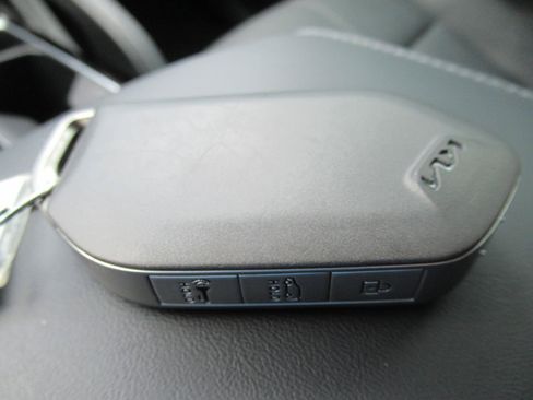 Used 2024 Kia Telluride EX w/ EX Captain's Chair Package FWD image 35