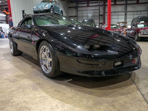 Used 1994 Chevrolet Camaro Z28 RWD image 12