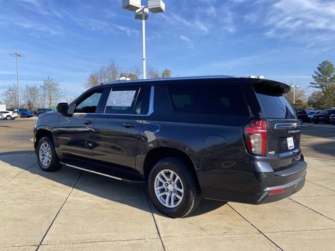 Used 2023 Chevrolet Suburban LT image 7