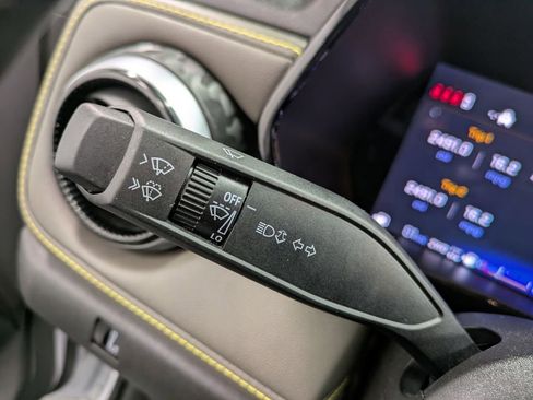 Used 2024 Chevrolet Colorado ZR2 w/ Technology Package AWD/4WD image 19