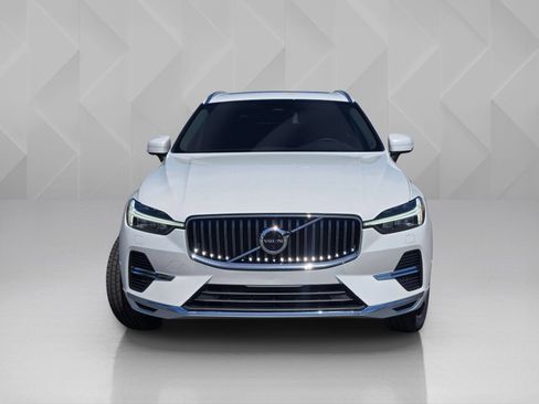 Certified 2023 Volvo XC60 T8 Plus AWD/4WD image 3