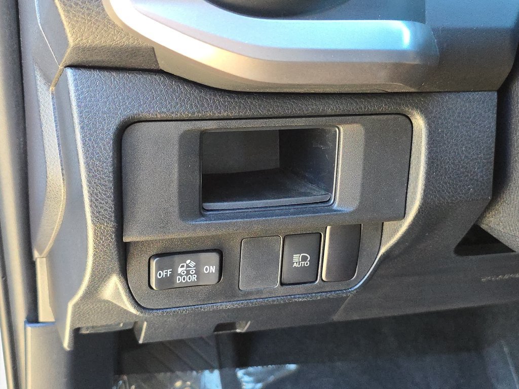 Used 2019 Toyota Tacoma SR5 RWD image 32