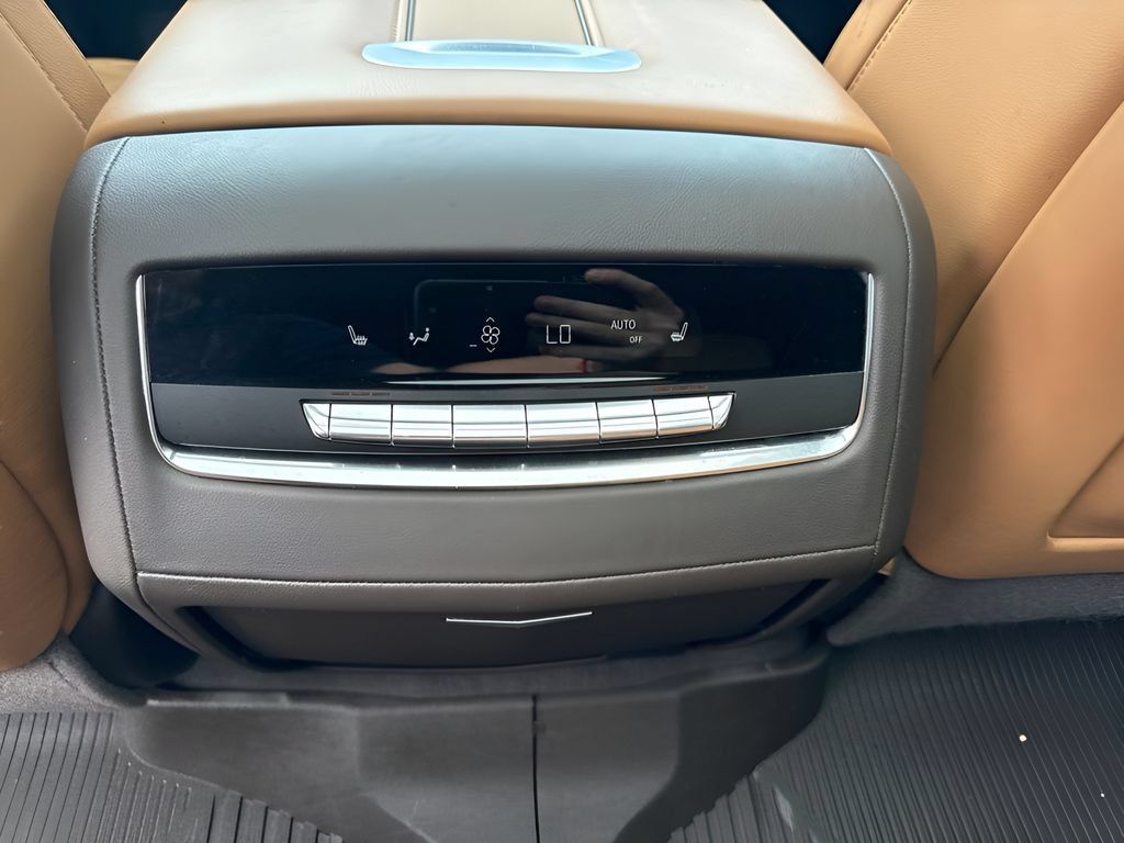 Used 2022 Cadillac Escalade Premium Luxury RWD image 15