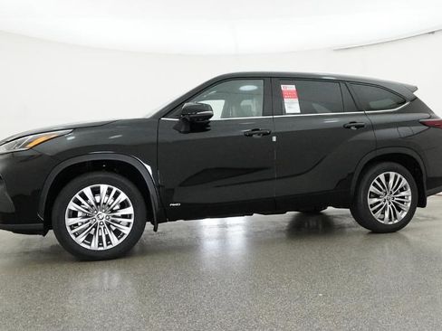 New 2026 Toyota Highlander Platinum AWD/4WD image 18