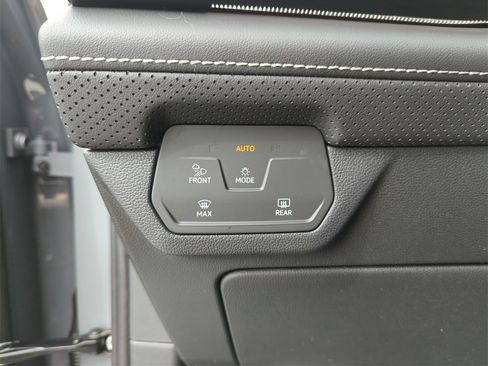 New 2026 Volkswagen Atlas Cross Sport SEL R-Line image 38