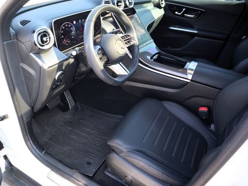 Used 2025 Mercedes-Benz GLC 300 4MATIC image 12