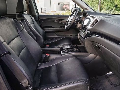 Used 2017 Honda Pilot Touring image 19